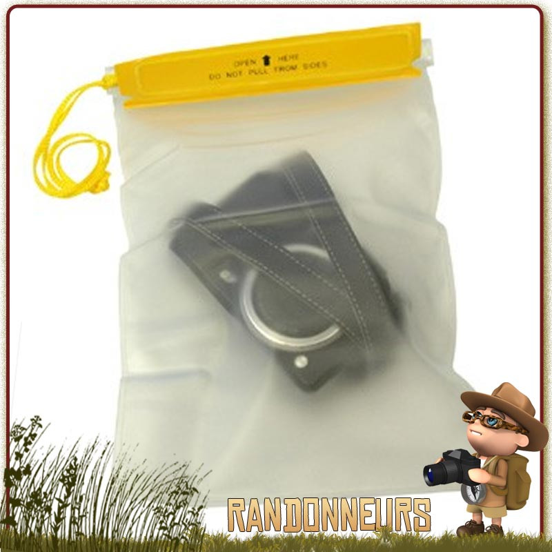 Pochette PVC Etanche medium avec cordelette tour de cou Highlander 25 x 17 cm. Fermeture par velcro Pochette PVC Etanche medium avec cordelette tour de cou Highlander 25 x 17 cm. Fermeture par velcro